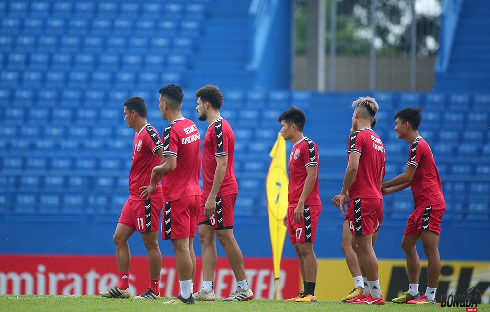 Anh Đức ghi bàn trên sân tập, HLV Bình Dương nói cậu ấy chấn thương chưa chắc đá chính - Bóng Đá