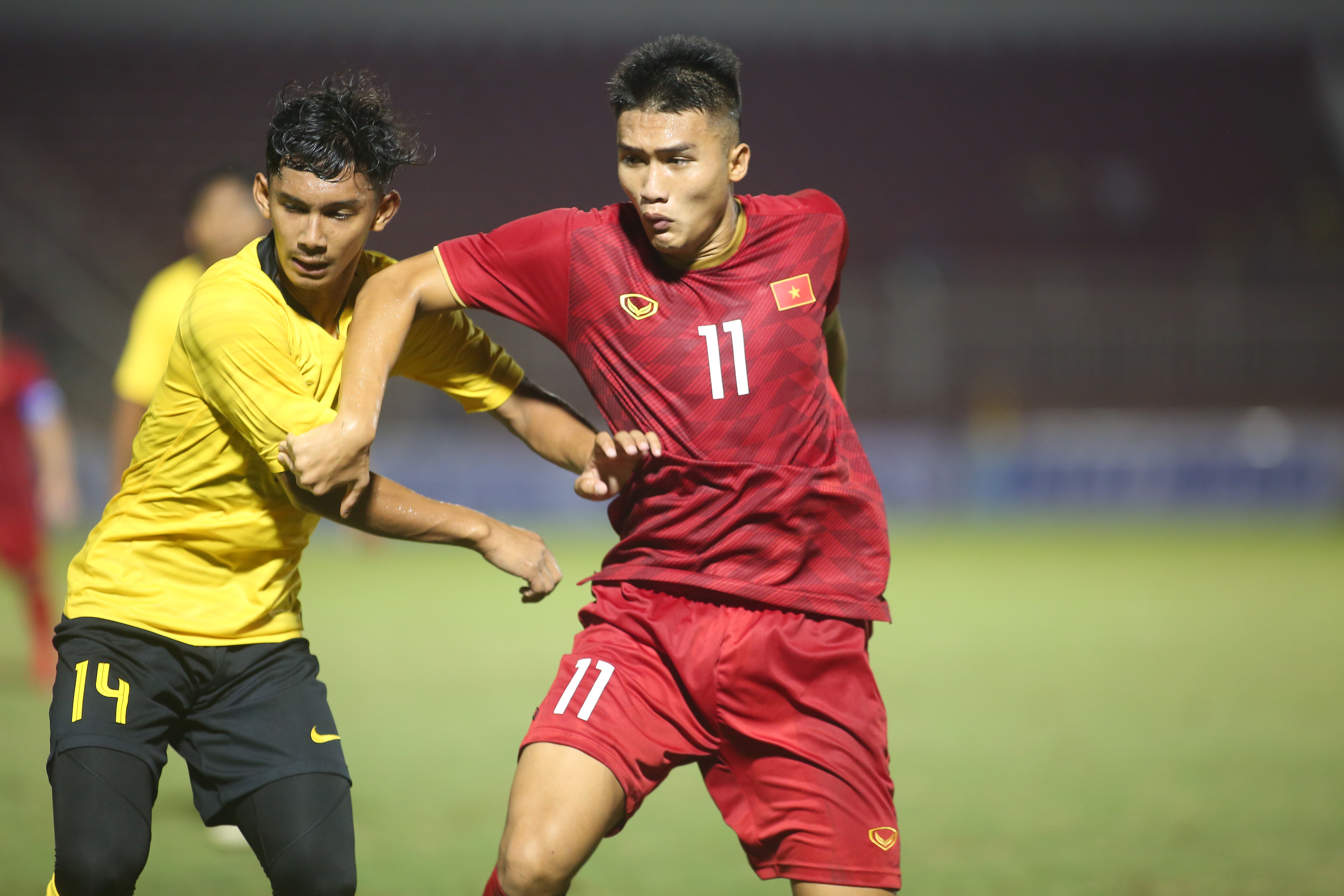 HLV Hoàng Anh Tuấn:  - Bóng Đá