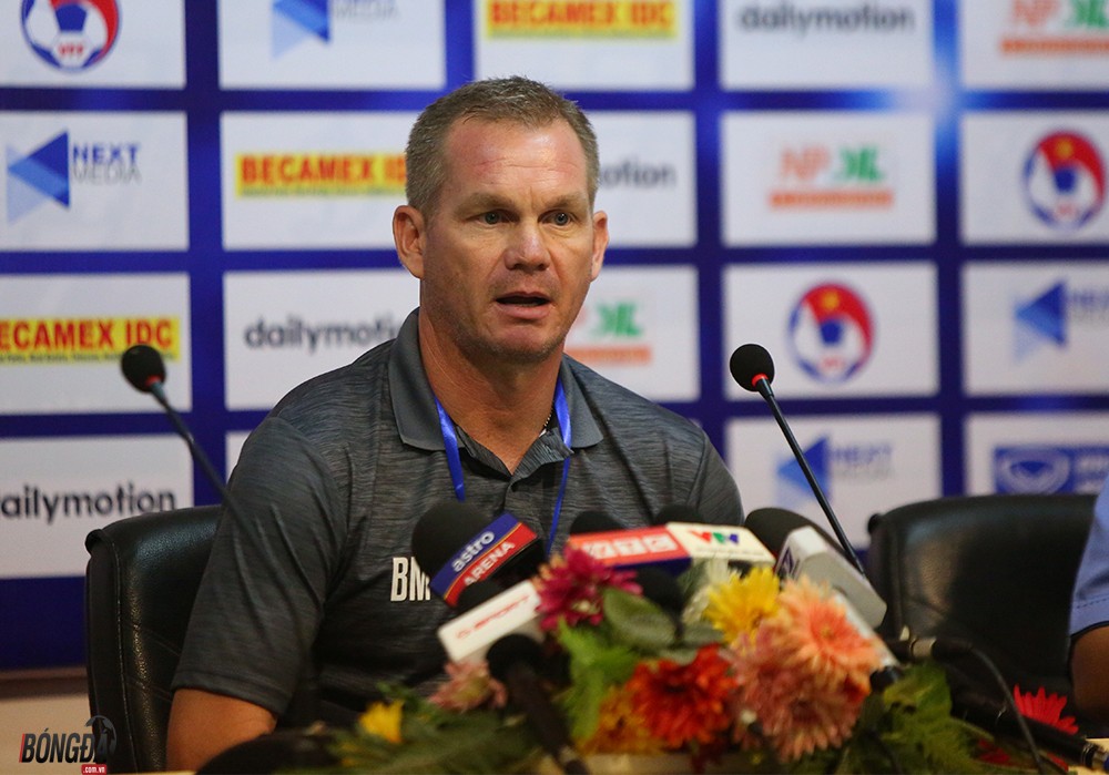    HLV U18 Malaysay: “Khán giả đông làm cầu thủ chúng tôi áp lực” - Bóng Đá