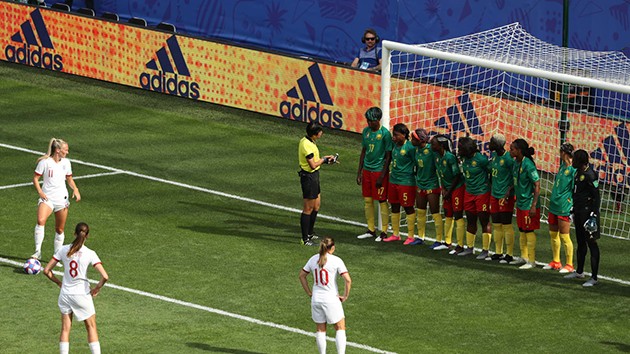 ẢNH: NỮ ANH - NỮ CAMEROON - Bóng Đá