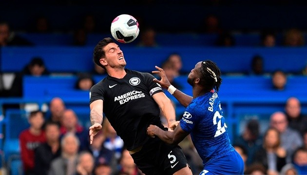 Jorginho bước lên đá phạt,  Abraham làm điều khó hiểu - Bóng Đá