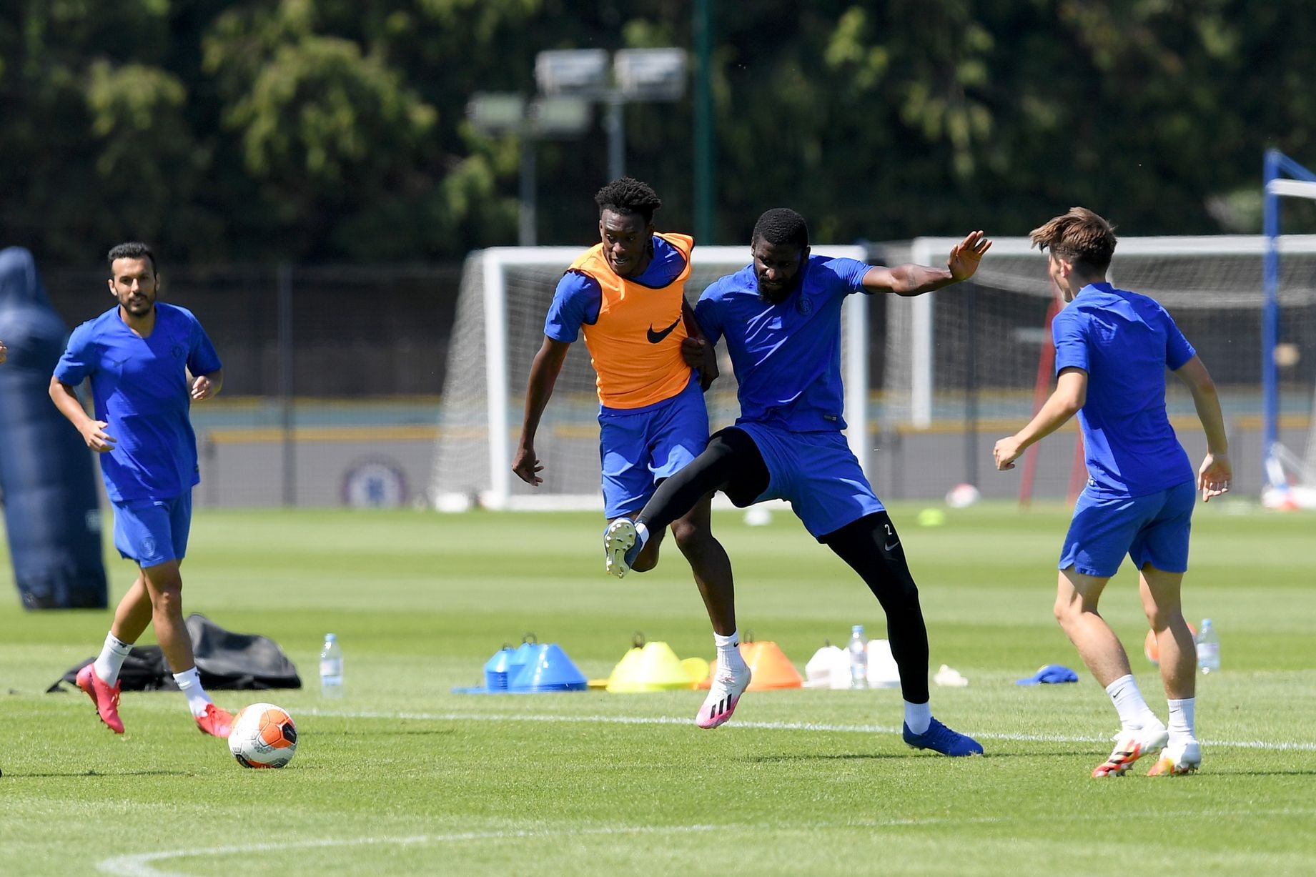 Chelsea picture special: Gilmour, Pulisic and Loftus-Cheek train ahead of Aston Villa trip - Bóng Đá