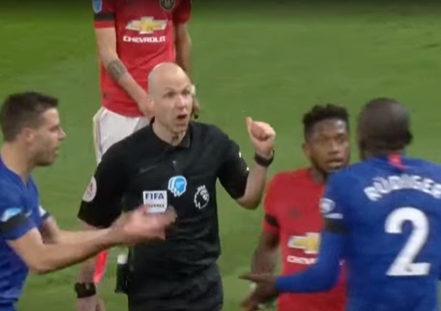 Một mình cân 4 sao Chelsea không cho đụng Martial, Fred ăn thẻ vàng - Bóng Đá