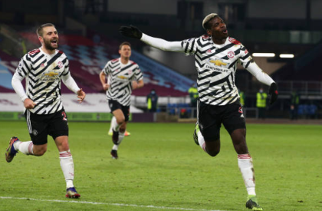 Man Utd fume at referee blowing for half-time while they were on rapid counter attack in West Brom draw - Bóng Đá