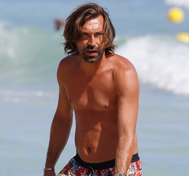 From David Beckham to Paolo Maldini, the football legends who have kept incredible body physiques after retirement - Bóng Đá