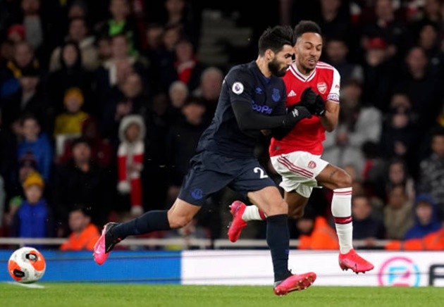 Neymar hài hước, hỏi thủ môn hướng sút penalty trong trận giao hữu - Bóng Đá