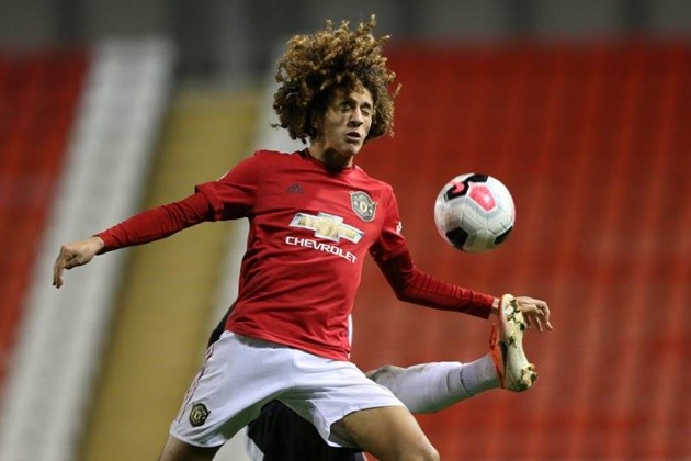 Players you might not realise are still contracted to Premier League clubs - Bóng Đá