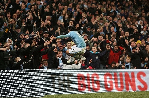 10 năm Tevez ghi bàn thắng đầu tiên cho Man City - Bóng Đá