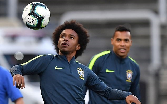 Neymar đến thăm đội tuyển Brazil (Daily Mail) - Bóng Đá