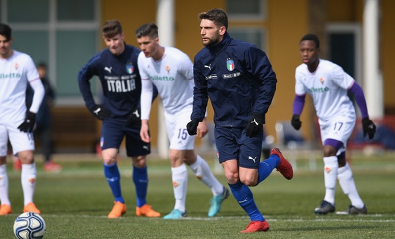 Manchester United players arrive at Carrington on deadline day - Bóng Đá