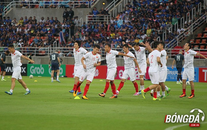 TRỰC TIẾP Thái Lan vs Việt Nam: Trọng Hoàng, Tuấn Anh đá chính, Văn Hậu dự bị - Bóng Đá