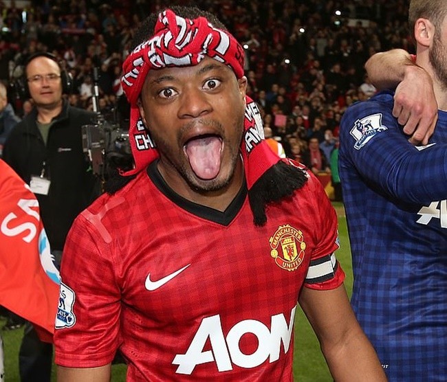  Manchester United legend Patrice Evra announces his retirement. - Bóng Đá