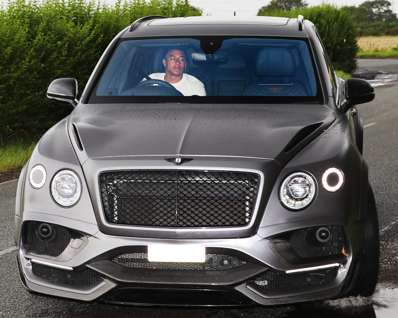 Alexis Sanchez arrives for Manchester United training as Inter Milan make transfer enquiry - Bóng Đá