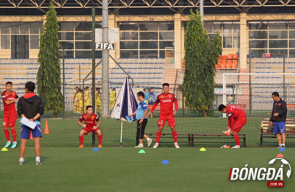 Tân binh ĐT Việt Nam tập riêng, thầy Park vẫn còn lo lắng trong buổi tập ngày 28/09 - Bóng Đá