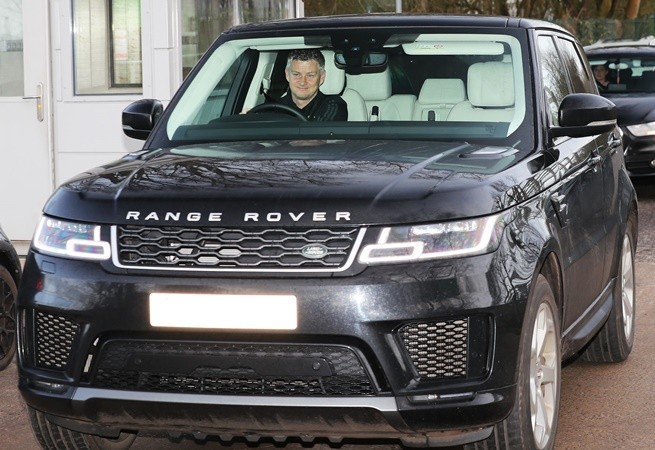 Manchester United players arrive at Carrington on eve of Manchester derby - Bóng Đá