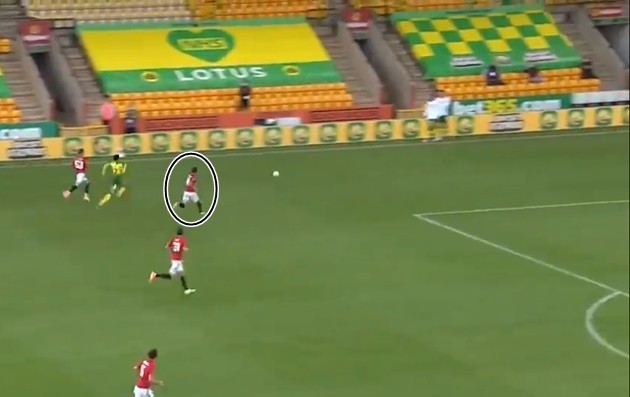 Bruno Fernandes shows incredible work ethic to win ball back - Bóng Đá