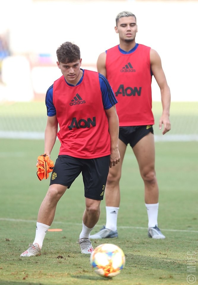 Ghi 2 bàn từ chấm phạt cố định, các sao U22 Việt Nam ghi điểm với thầy Park - Bóng Đá