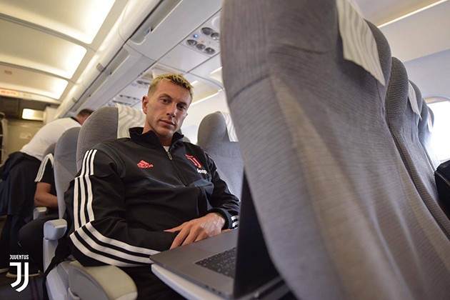 ảnh: Juventus tới Thụy Điển trước trận - Bóng Đá