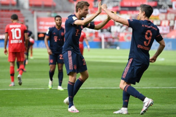 Chùm ảnh Văn Hậu ra mắt CLB Hà Lan - Bóng Đá