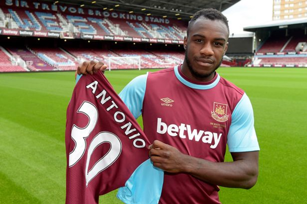 Sinh nhật Michail Antonio - Bóng Đá