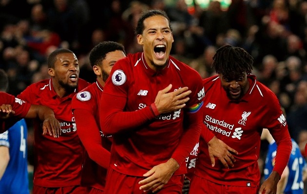 Carragher blasts Liverpool's coronavirus policy as nonplaying staff on leave - Bóng Đá