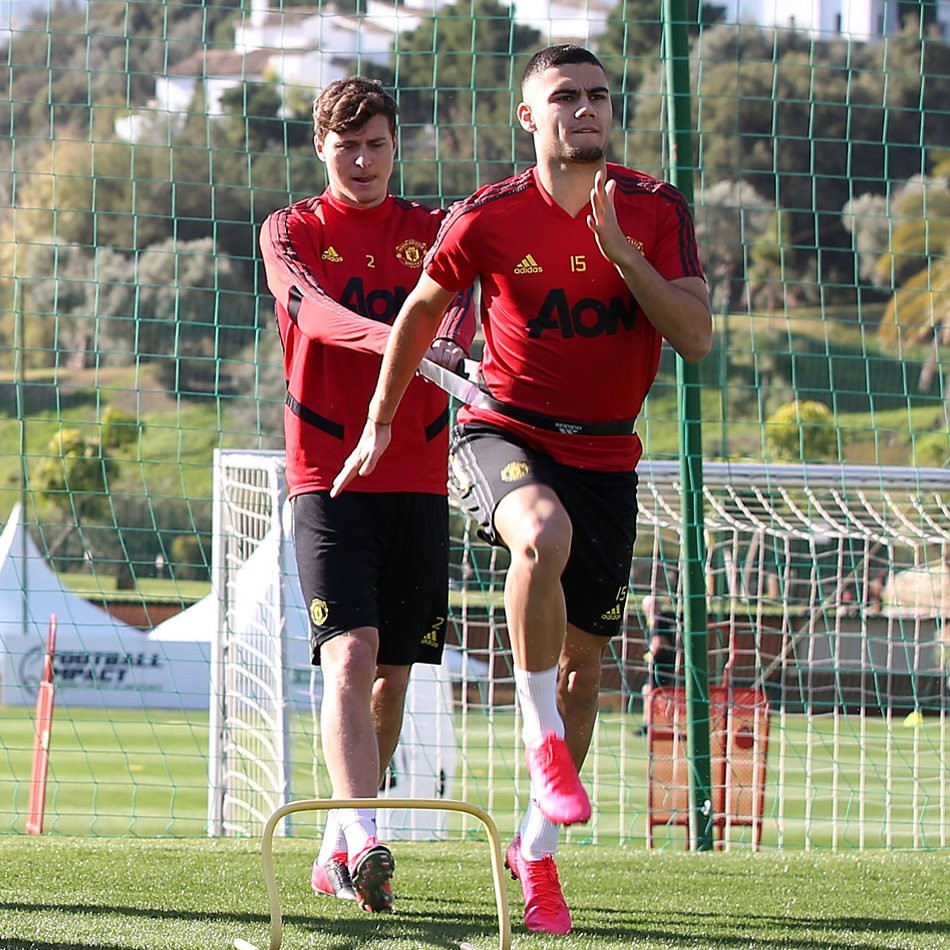 Fred 'kết liễu' cực nuột, chỉ rõ tâm trạng toàn đội Man Utd  - Bóng Đá