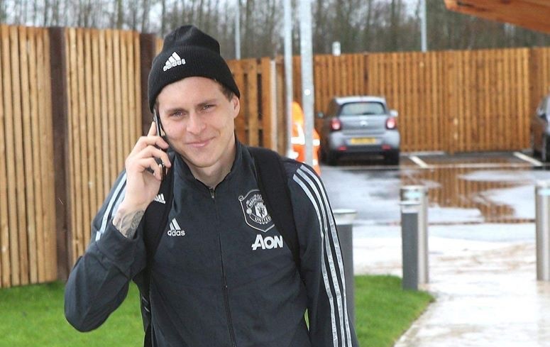 Ảnh Man Utd hành quân tới Bỉ - Bóng Đá