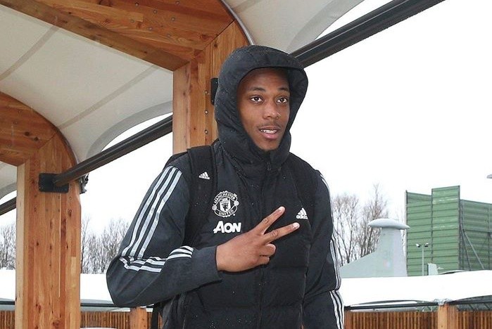 Ảnh Man Utd hành quân tới Bỉ - Bóng Đá