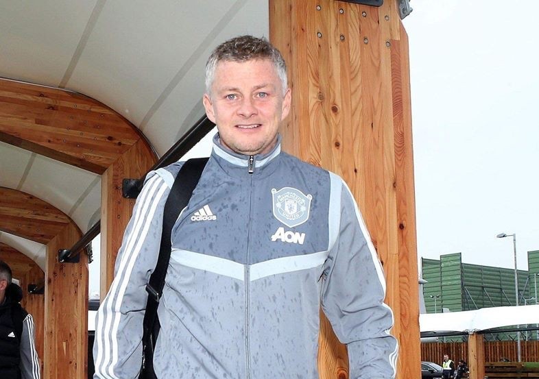 Ảnh Man Utd hành quân tới Bỉ - Bóng Đá