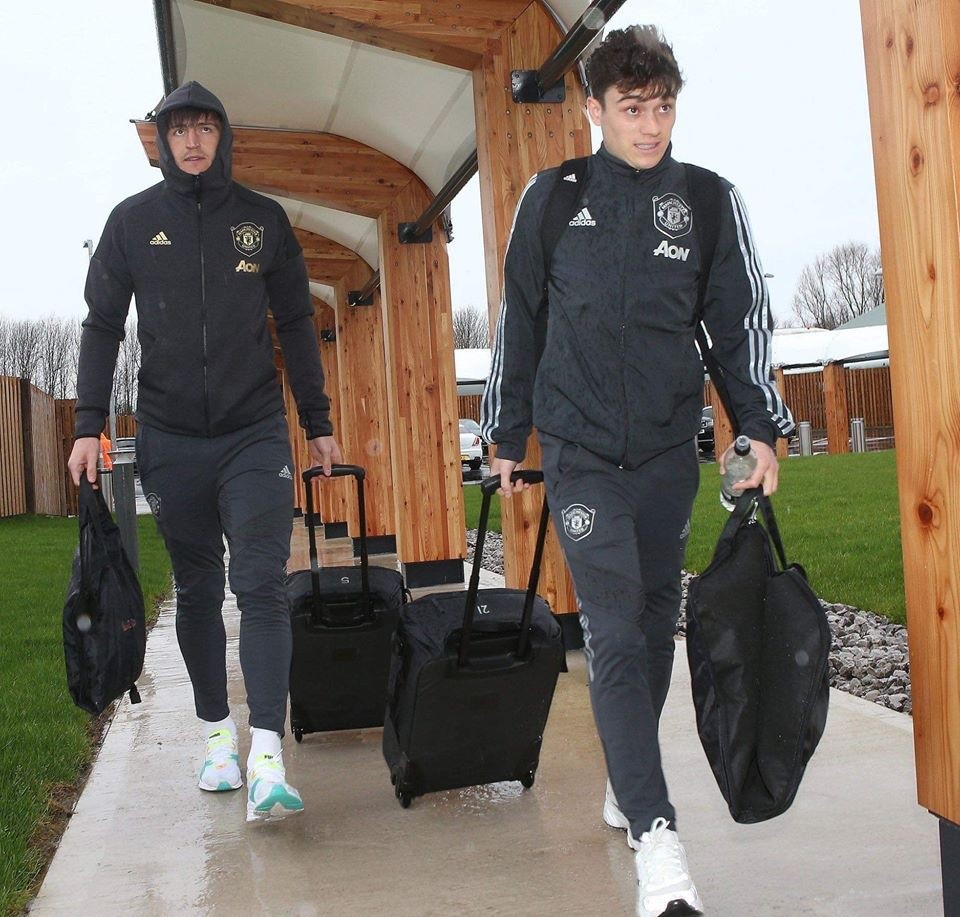 Ảnh Man Utd hành quân tới Bỉ - Bóng Đá