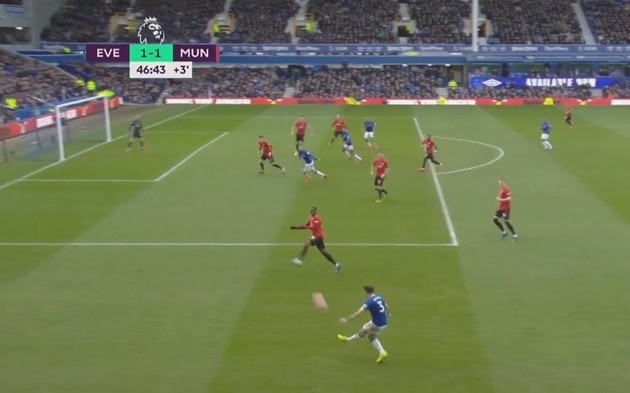  10 hình ảnh thú vị trận Everton 1-1 MU: Fernandes biến nhà vua World Cup thành 'gã hề' - Bóng Đá