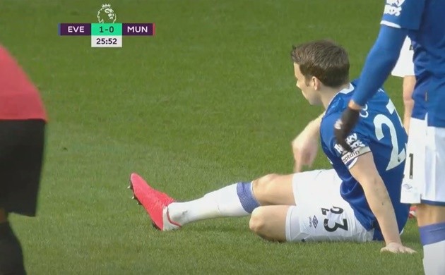  10 hình ảnh thú vị trận Everton 1-1 MU: Fernandes biến nhà vua World Cup thành 'gã hề' - Bóng Đá