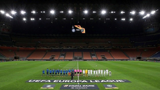 AC Milan filled the San Siro with Fortnite cutouts  - Bóng Đá