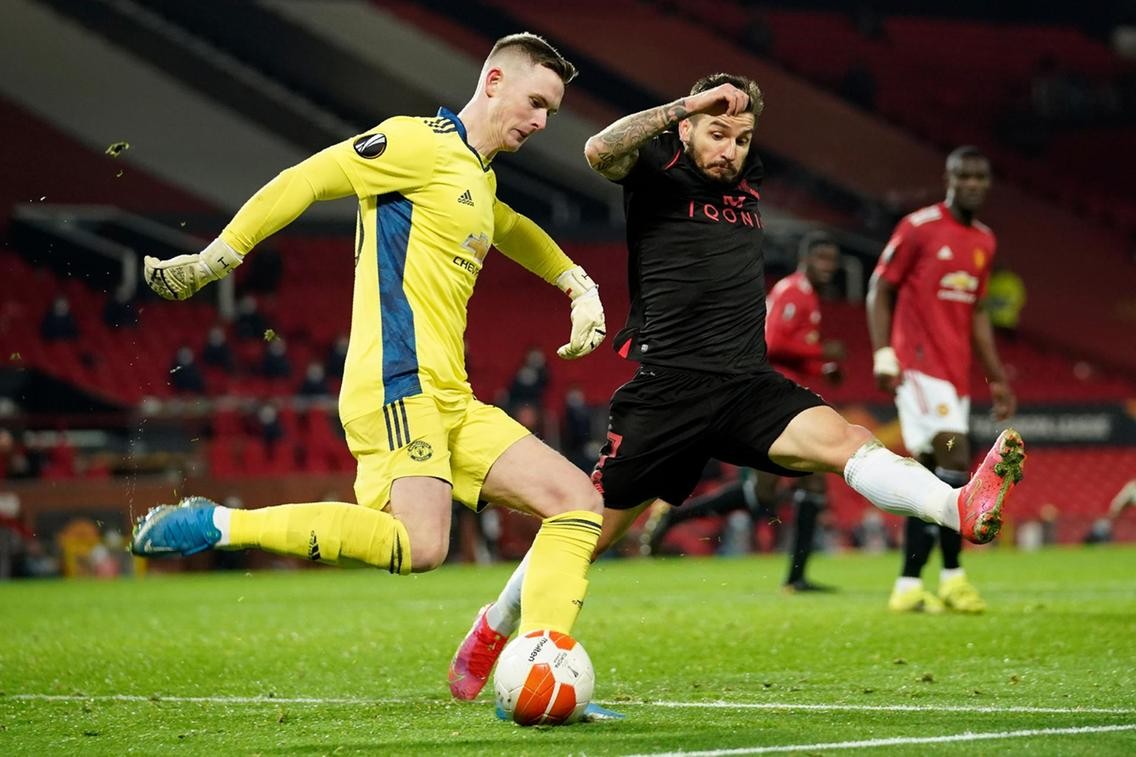 Man United cẩn thận! Những con số đang đứng về phía Henderson - Bóng Đá