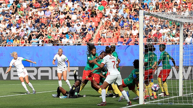 ẢNH: NỮ ANH - NỮ CAMEROON - Bóng Đá