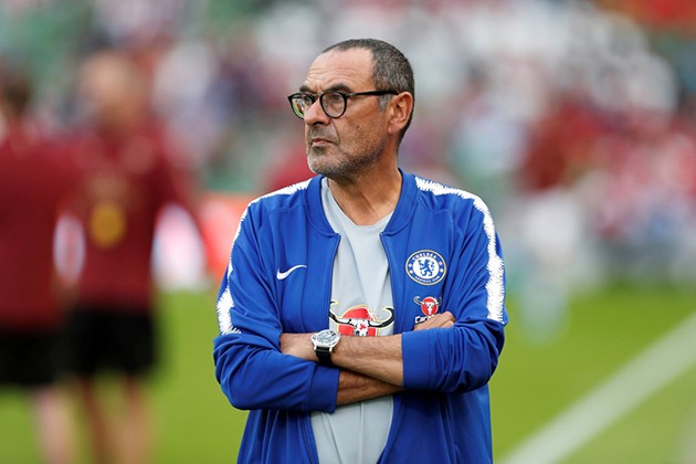 Chùm ảnh: CHÍNH THỨC đến Juventus, Sarri ăn mặc cực kỳ giản dị - Bóng Đá