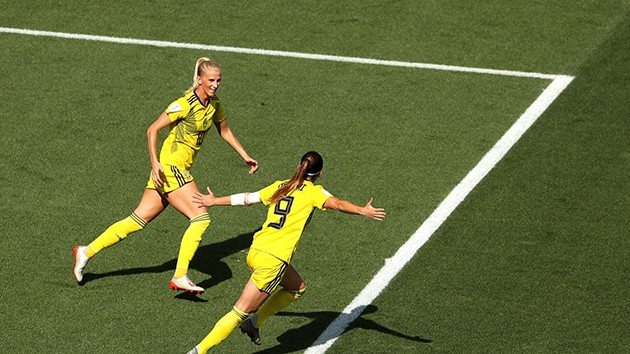 bài ảnh trận: Nữ Anh thua Thụy Điển (sáng lên) - Bóng Đá