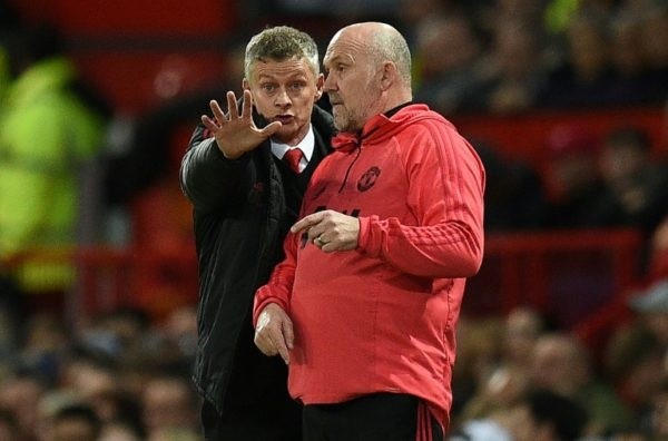 M.U dùng Mike Phelan câu kéo Maguire - Bóng Đá