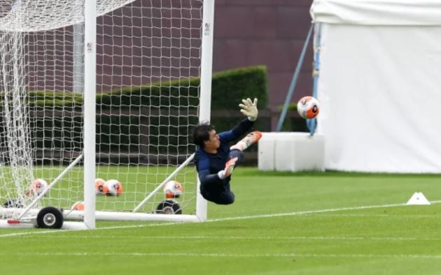 Đẩy Eriksen, Martinez lên băng ghế dự bị; Conte 