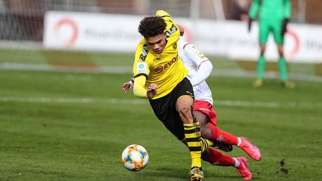 Nnamdi Collins: Dortmund's rapid defender who turned down Chelsea - Bóng Đá