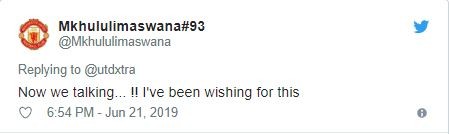 Chelsea stars to be warned over social distancing after Alonso and Kepa stand too close to fans while posing for photos - ảnh Chelsea - Bóng Đá