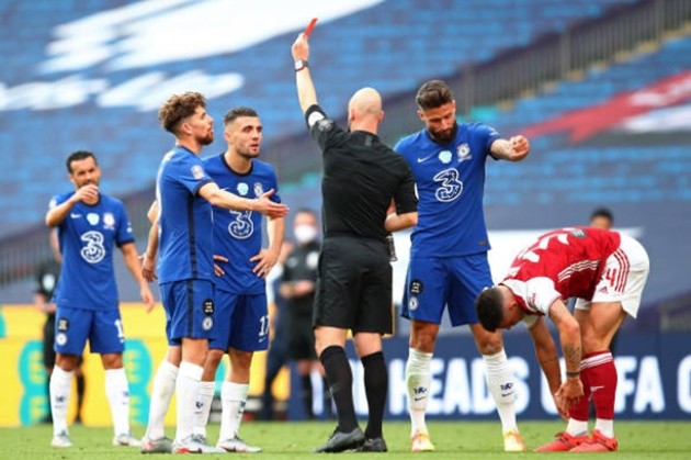 Jorginho shout at Chelsea team-mate Kurt Zouma as he gets skinned by Aubameyang for Arsenal’s FA Cup winning goal - Bóng Đá