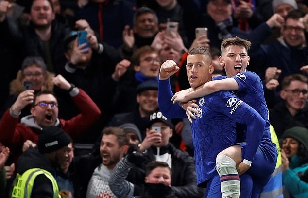 Chelsea’s Billy Gilmour left home aged 16, modelled for Burberry and copies heroes by watching ‘countless YouTube clips’ - Bóng Đá