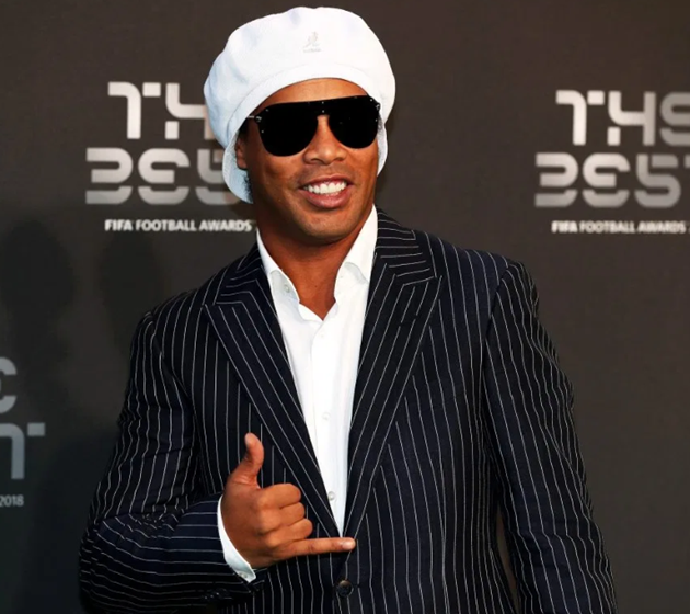 Ronaldinho đã ăn chơi trác táng ra sao? - Bóng Đá