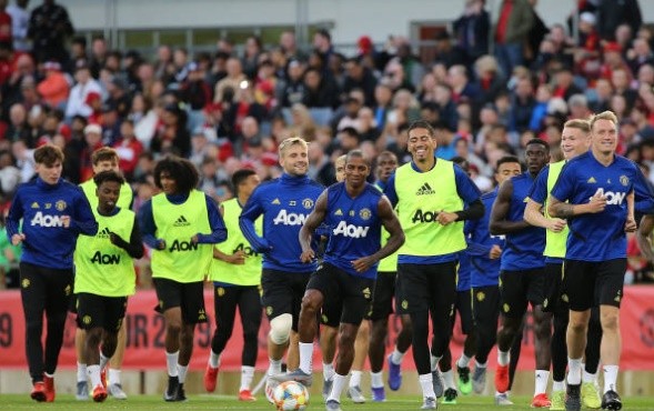 Tình huống gây tranh cãi của Luke Shaw - Bóng Đá