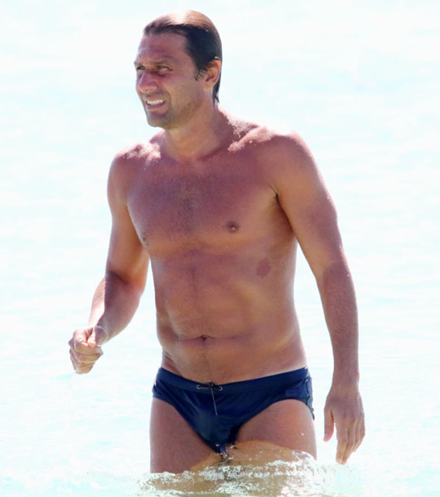 From David Beckham to Paolo Maldini, the football legends who have kept incredible body physiques after retirement - Bóng Đá