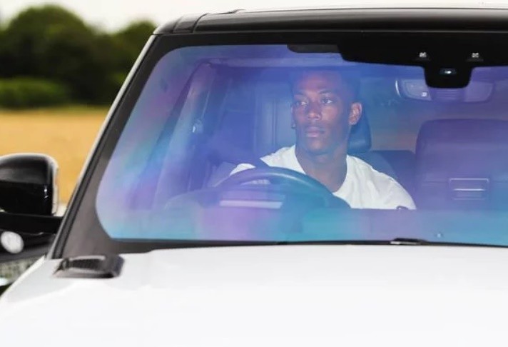 Real dùng tiền bản quyền hình ảnh để giải quyết chuyện lương của Pogba - Bóng Đá