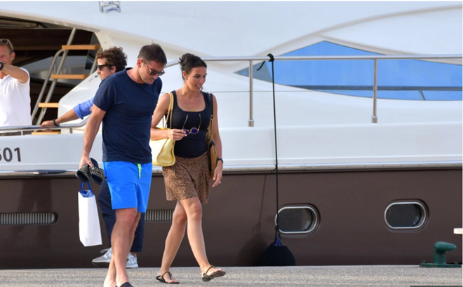 Frank Lampard enjoys summer holiday with wife Christine and children - Bóng Đá