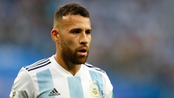 Sanchez cười tươi trên sân tập của Inter Milan - Bóng Đá