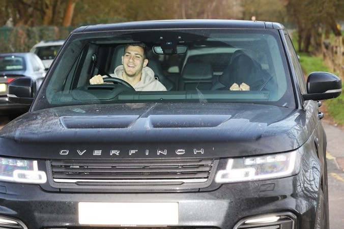 Manchester United players arrive at Carrington on eve of Manchester derby - Bóng Đá